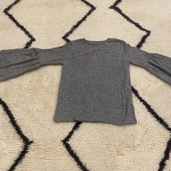 Zara Bell sleeve Top - Picture 4 of 5